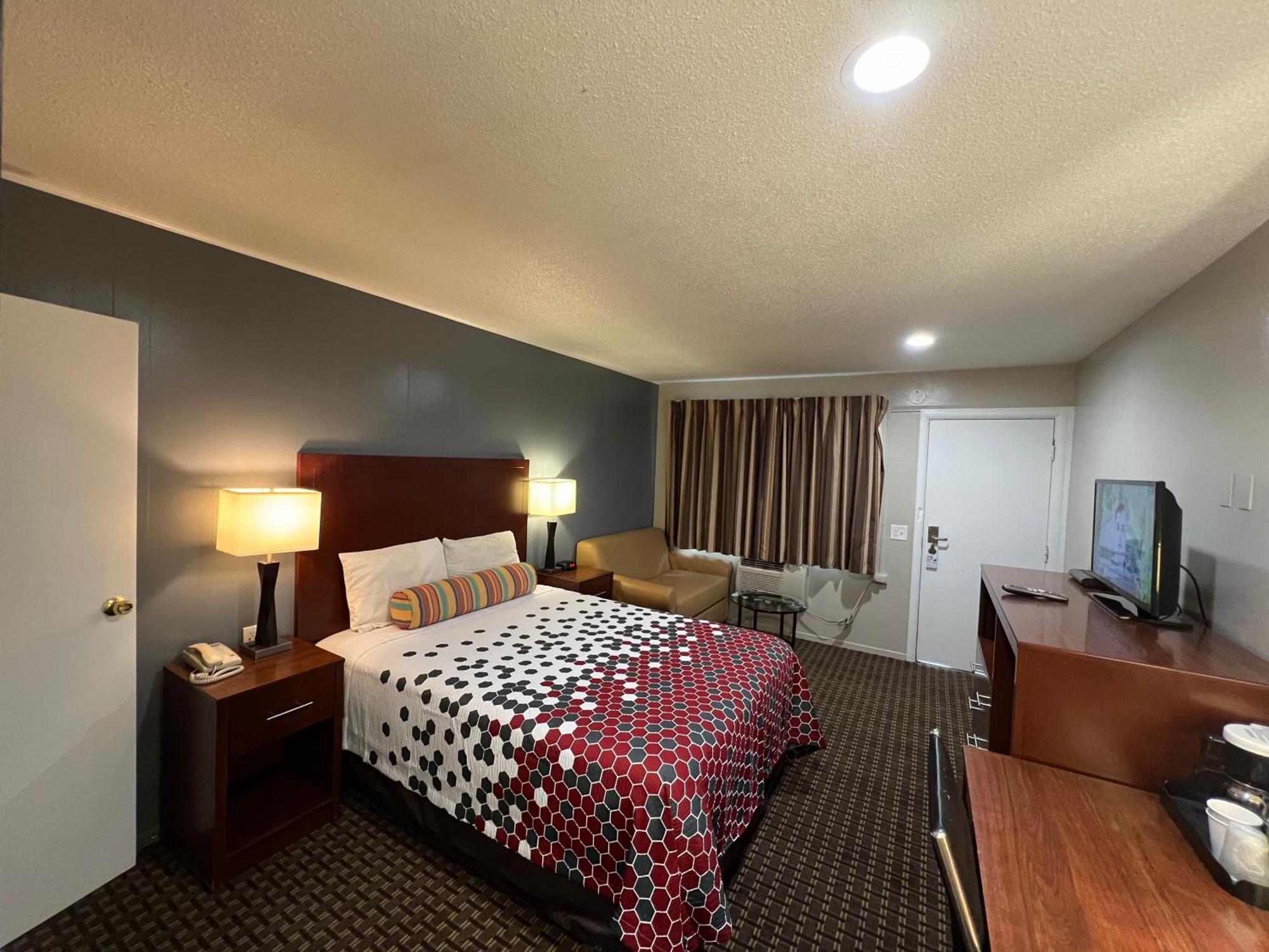 Travelers Inn Eugene University Bagian luar foto