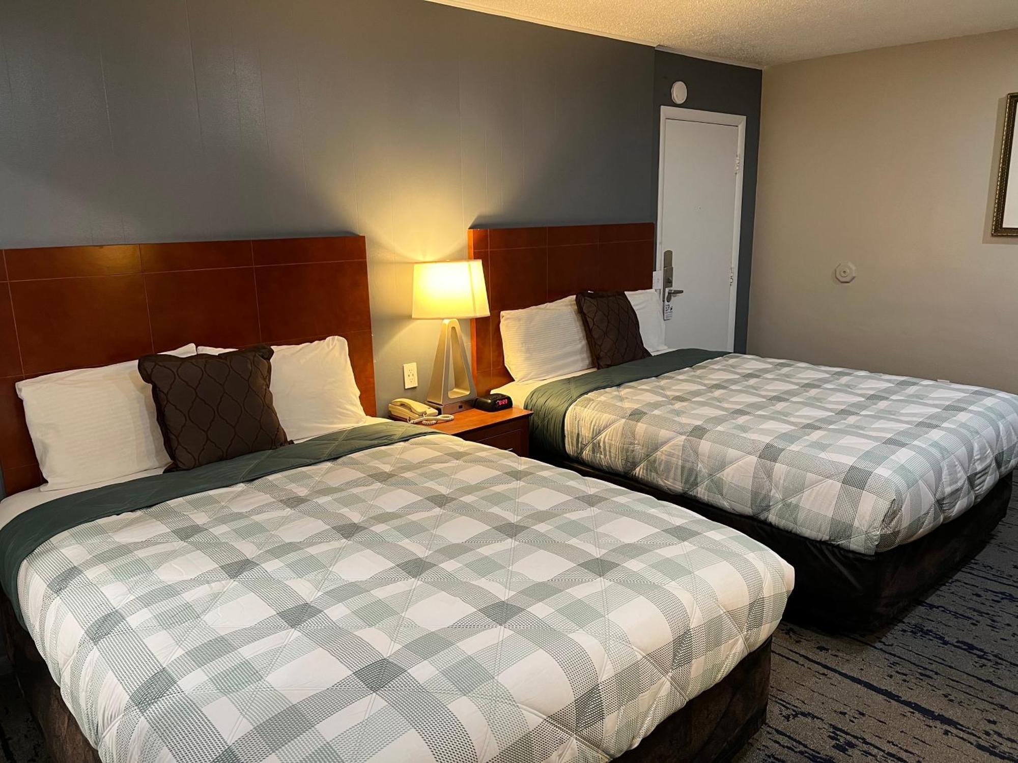 Travelers Inn Eugene University Bagian luar foto